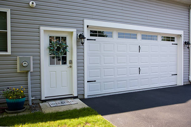 24/7 Emergency Garage Door Panel Replacement experts in Fords, NJ